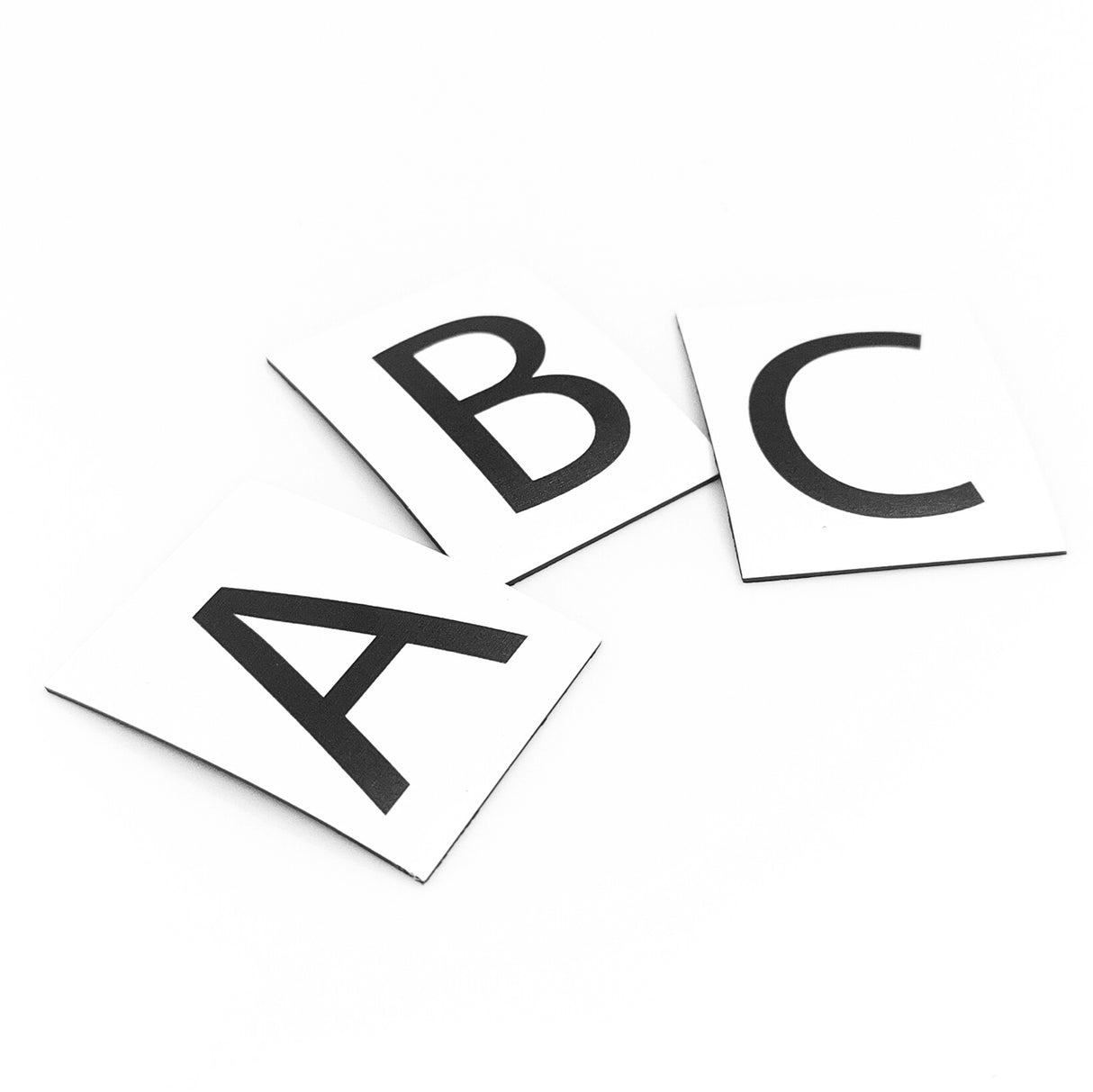 Magnetiska bokstäver A-Å, storlek 3x4,5 cm (31 st)