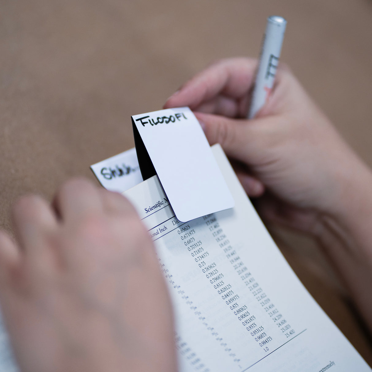 Magnetiska bokmärken 6x4 cm, vita (2-pack)