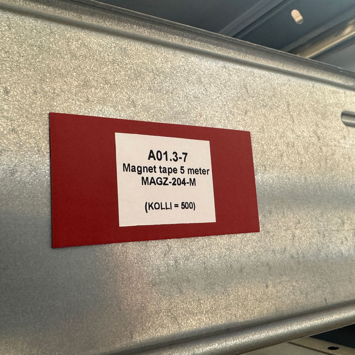 Magnet för lagerhyllor, Röd 8x4 cm.