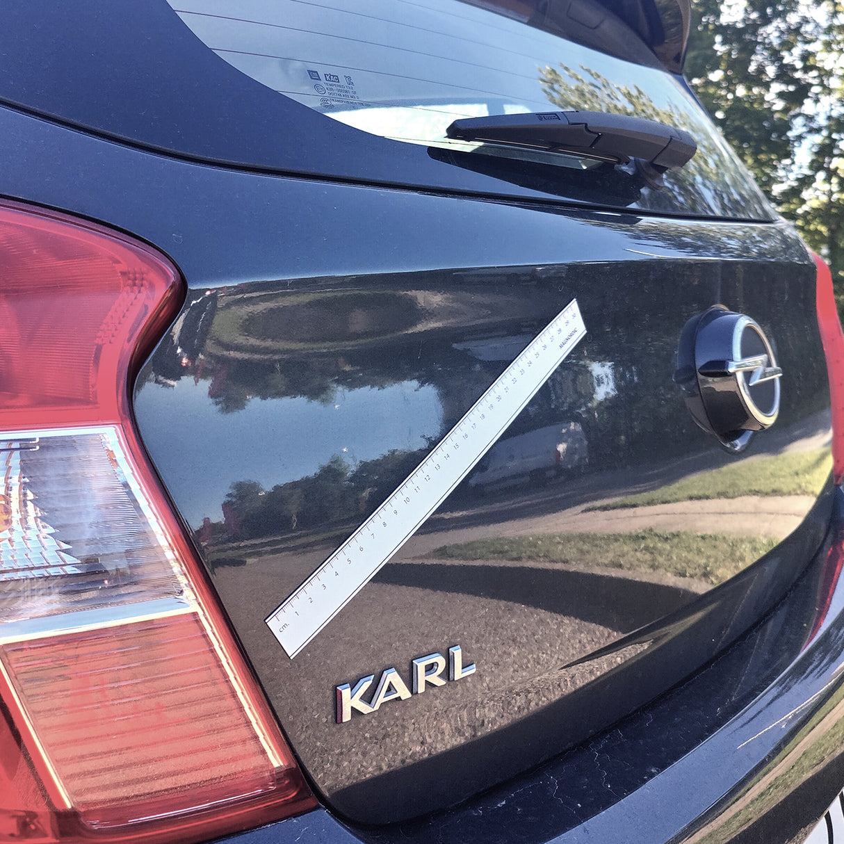 Magnetisk linjal vit 30 cm - svarta siffror