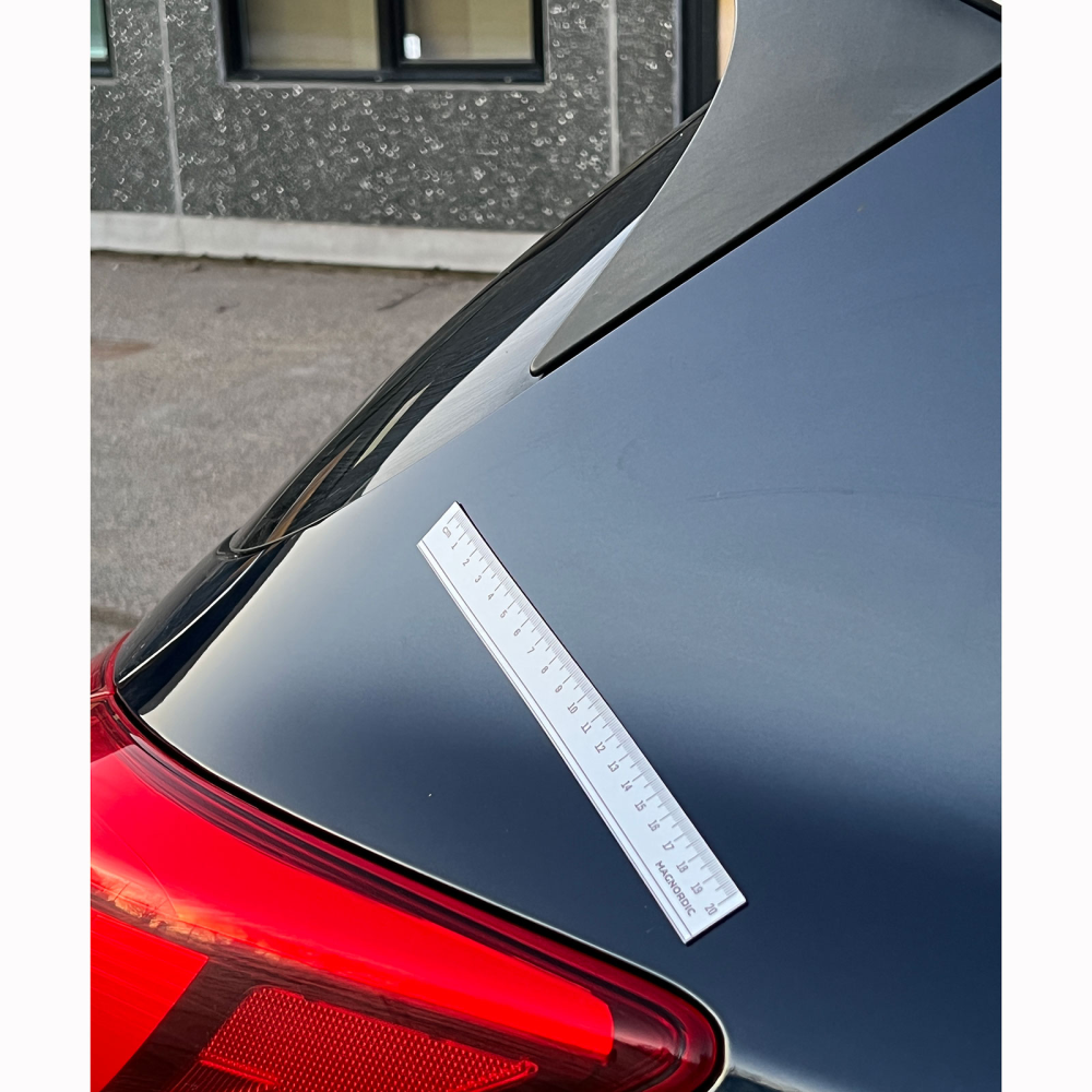 Magnetisk linjal vit 20 cm - svarta siffror