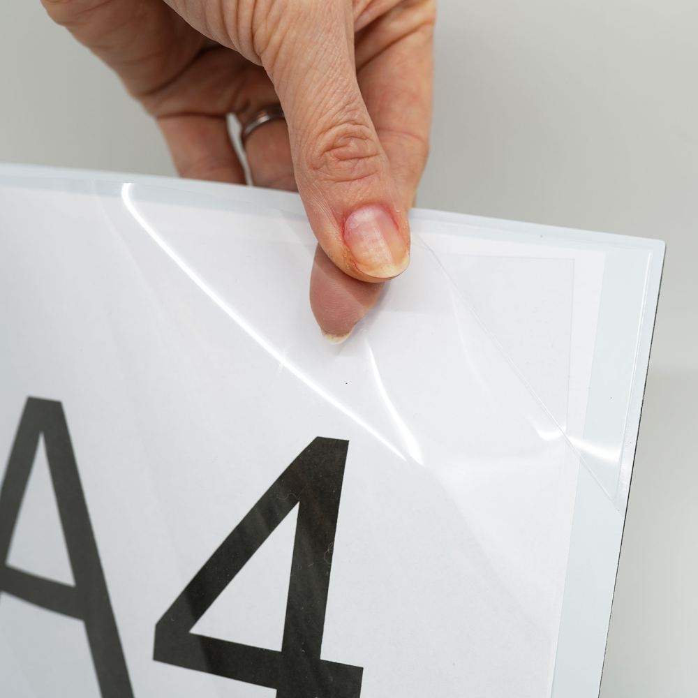 Magnetficka, Vit A4 m/trekantsstängning