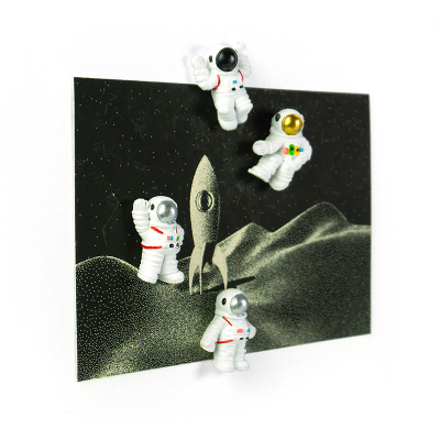 Paket med 4 astronaut magneter för kylskåp och annan magnetisk yta (inte för magnetiska glastavlor)