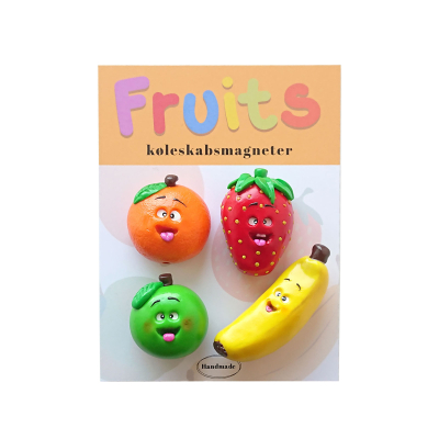 Designer magneter som ser ut som frukt: Apelsin, jordgubb, banan och äpple.