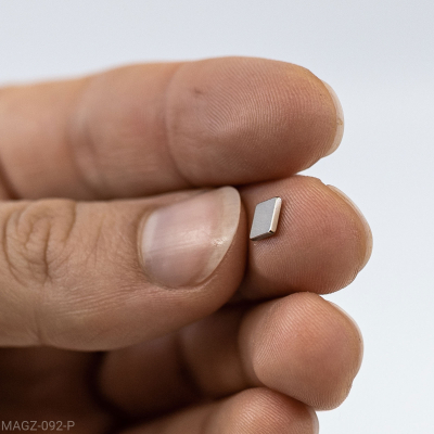 Här kan man verkligen se hur liten en 5 mm magnet är