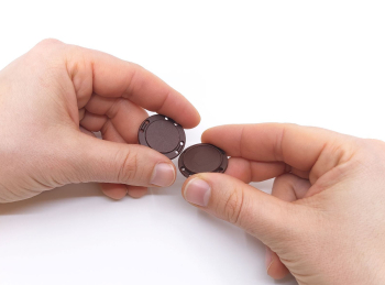 Magnetiska knappar för att sy i kläder - starka som tryckknappar men lättare att öppna (även med frusna fingrar). 1 = 2 magnetiska delar.
