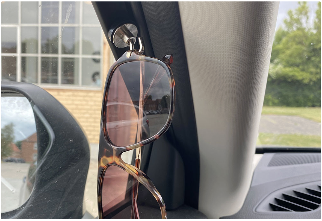 Magnethack med solglasögon för bilar - Magnordic.se